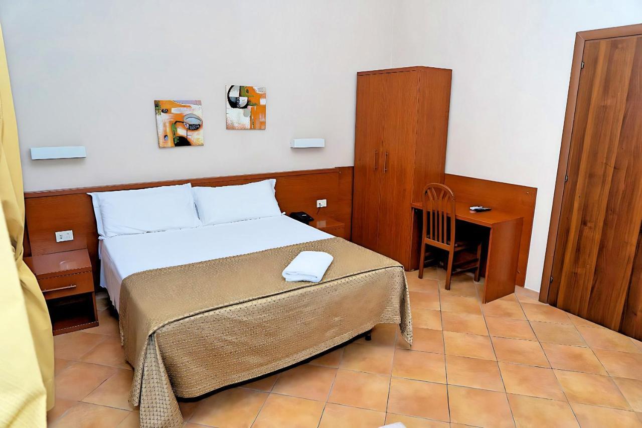 Camera Tripla con Bagno in Comune